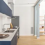 Premium 1 - 2 Bedroom Design Near Merce Square