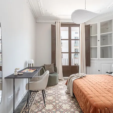 Premium 1 - 2 Bedroom Design Near Merce Square
