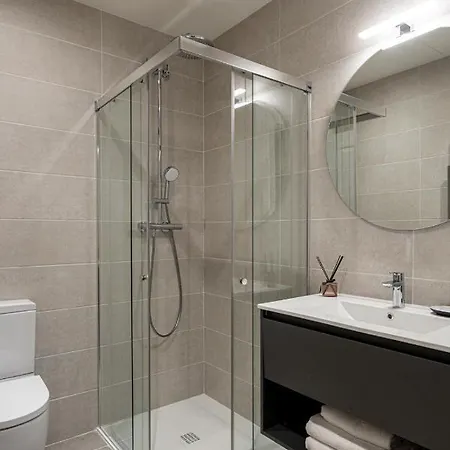 Premium 1 - 2 Bedroom Design Near Merce Square *