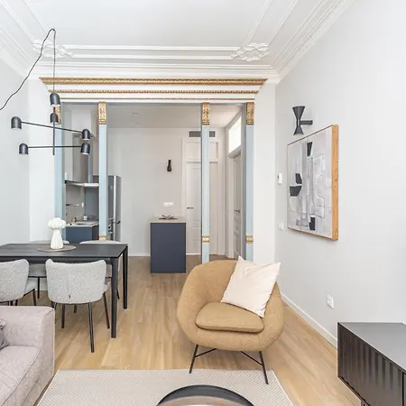 Premium 1 - 2 Bedroom Design Near Merce Square *