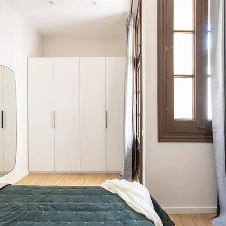 Premium 1 - 2 Bedroom Design Near Merce Square *