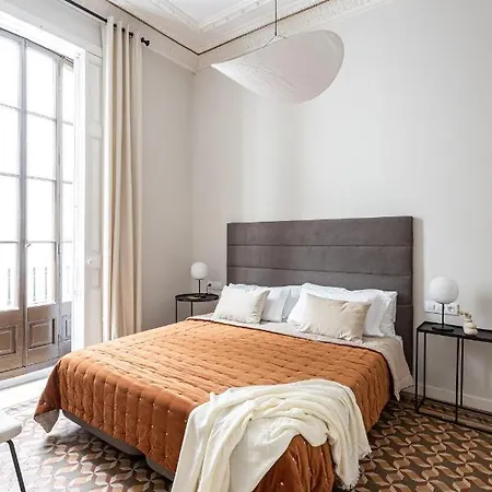 Premium 1 - 2 Bedroom Design Near Merce Square *