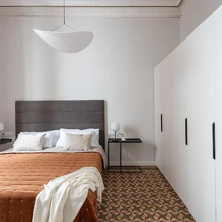 Premium 1 - 2 Bedroom Design Near Merce Square Apartament *