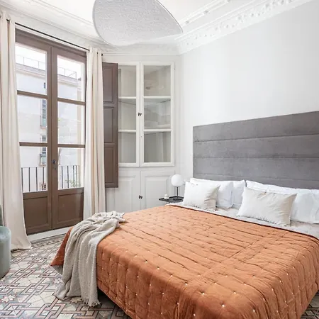 Premium 1 - 2 Bedroom Design Near Merce Square *