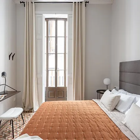 Premium 1 - 2 Bedroom Design Near Merce Square Barcelona