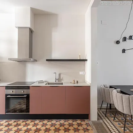 Premium 1 - 2 Bedroom Design Near Merce Square
