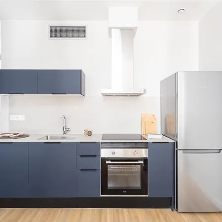 Premium 1 - 2 Bedroom Design Near Merce Square