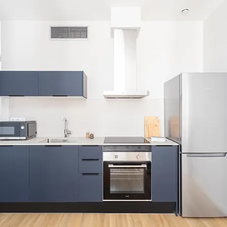 Premium 1 - 2 Bedroom Design Near Merce Square Apartament *