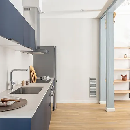 Premium 1 - 2 Bedroom Design Near Merce Square