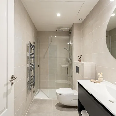 Premium 1 - 2 Bedroom Design Near Merce Square Apartament *