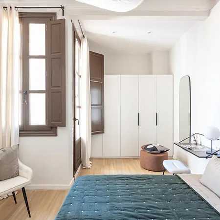Premium 1 - 2 Bedroom Design Near Merce Square *